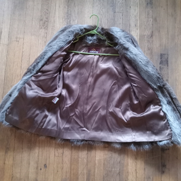 BEAUTIFUL JORDACHE faux fur winter jacket - Picture 7 of 9